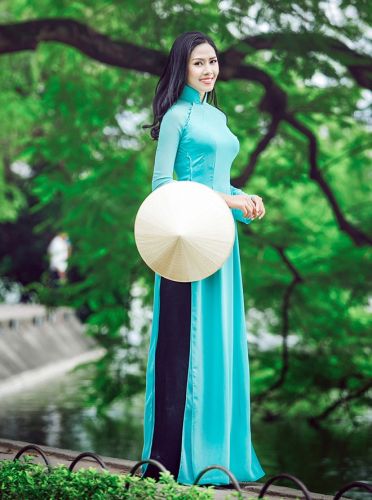 Nguyễn Thị Loan rạng rỡ trước ngày đi thi Hoa hậu Thế giới 4