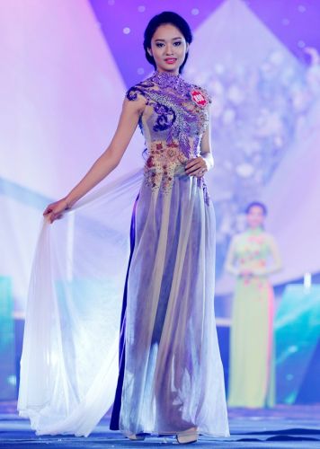 Thí sinh Hoa hậu phía nam duyên dáng áo dài đa sắc màu 2