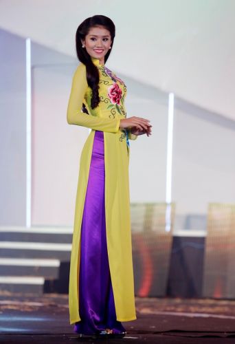 Thí sinh Hoa hậu phía nam duyên dáng áo dài đa sắc màu 8