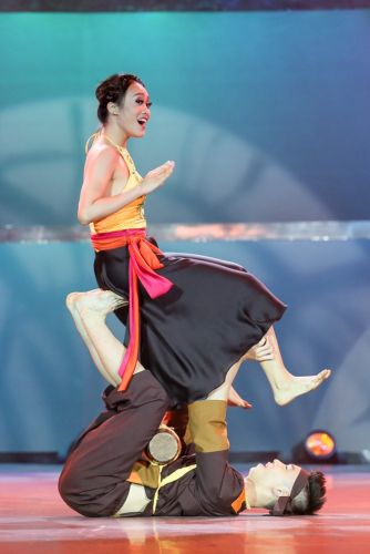 Nguyễn Hải Phong bị chê nhạt khi ngồi ghế nóng cuộc thi nhảy 4