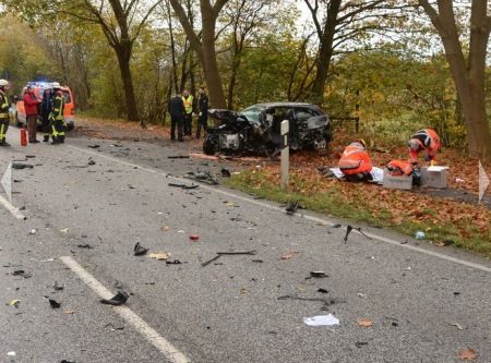 Siêu xe McLaren 12C mất lái, hai người thiệt mạng 4