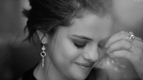 Selena Gomez trưởng thành hơn với đĩa đơn mới