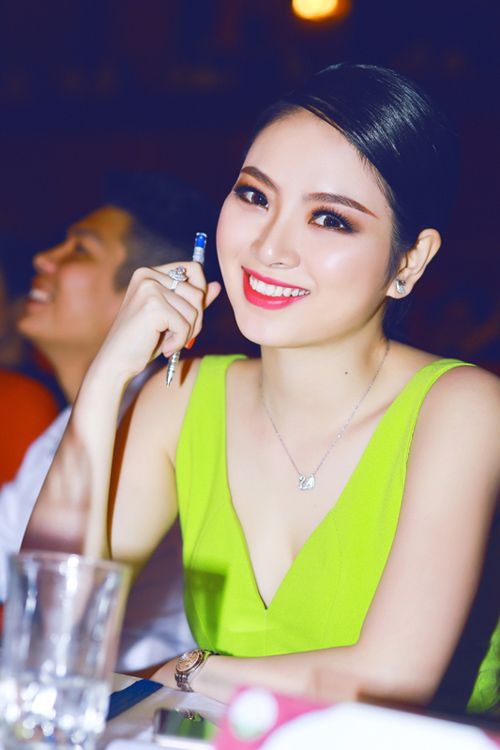 "Hoa hậu tóc dài" nhất Việt Nam ngày càng kiều diễm 3