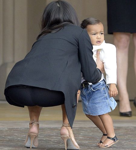Kim Kardashian bị chỉ trích vì bộ ảnh “khỏa thân” gây tranh cãi 3