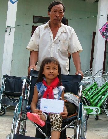 Quảng Bình: Trao 200 xe lăn và xe đạp đến học sinh có hoàn cảnh khó khăn 3
