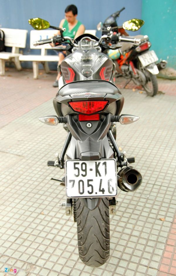 Yamaha FZ150i dán decal carbon của biker Sài thành 3