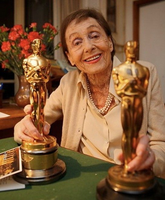 Diễn viên đầu tiên giành hai giải Oscar qua đời