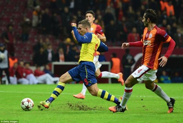 Ramsey lập siêu phẩm volley, Arsenal đại thắng Galatasaray 10
