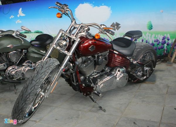 Harley-Davidson Rocker C độ cặp vành hơn 6.000 USD ở Hà Nội 2