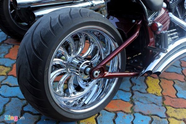 Harley-Davidson Rocker C độ cặp vành hơn 6.000 USD ở Hà Nội 4