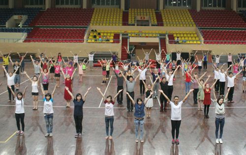 200 người biểu diễn mở màn "Bước nhảy hoàn vũ 2015" 2