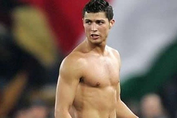 Hình ảnh cơ bắp của Ronaldo biến dạng khi ở M.U đến Real 12