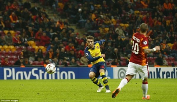 Ramsey lập siêu phẩm volley, Arsenal đại thắng Galatasaray