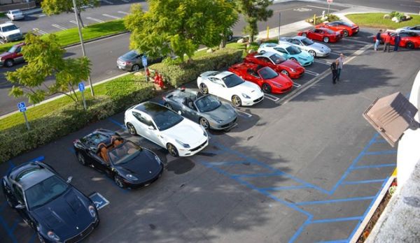 Dàn siêu xe Ferrari đi chơi Tết tại Mỹ
