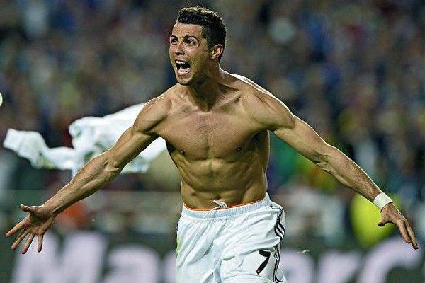 Hình ảnh cơ bắp của Ronaldo biến dạng khi ở M.U đến Real 11