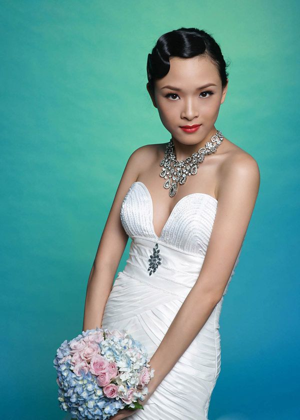 Cùng chọn áo cưới tuyệt đẹp như hoa hậu Phương Nga