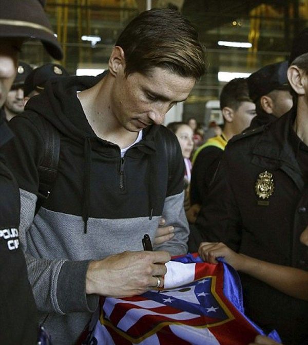 Torres được fan chào đón nồng nhiệt khi trở lại Atletico 3
