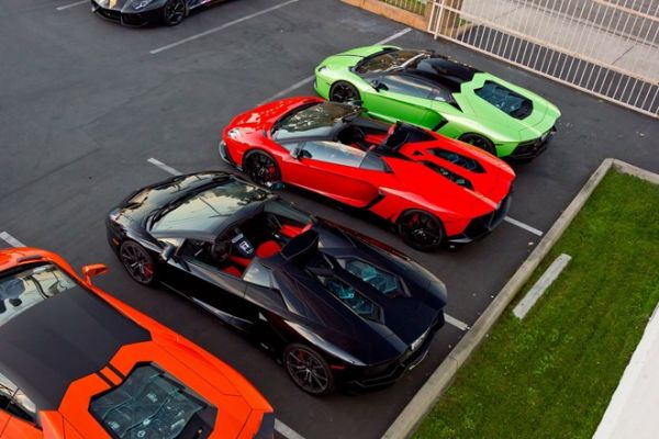 Hàng chục siêu xe Lamborghini đủ màu sắc khoe dáng tại Mỹ 11