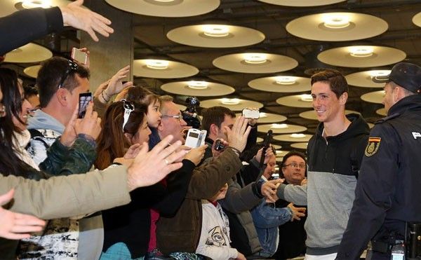 Torres được fan chào đón nồng nhiệt khi trở lại Atletico 6