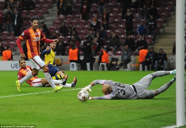 Ramsey lập siêu phẩm volley, Arsenal đại thắng Galatasaray 8