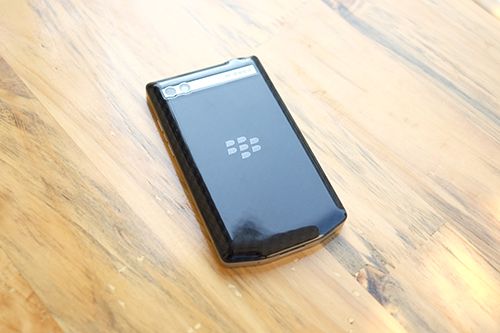 BlackBerry ra mắt điện thoại siêu sang P9983 5