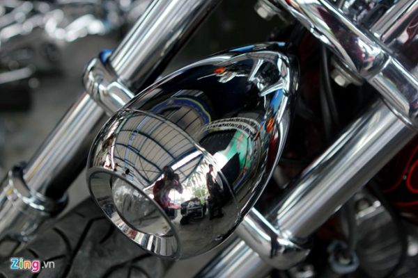Harley-Davidson Rocker C độ cặp vành hơn 6.000 USD ở Hà Nội 5