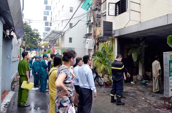 TP.HCM: Cháy khách sạn vì nổ điện thoại, khách tháo chạy