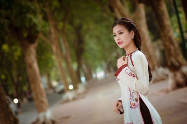 Á hậu Diễm Trang khoe nét duyên với áo dài xứ Bắc 9