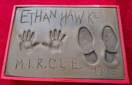 Ethan Hawke được in dấu tay, dấu chân ở Hollywood 4