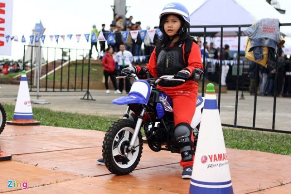 Biker nhí điều khiển xe máy 2 thì của Yamaha tại Đà Nẵng 8