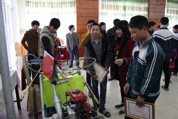 Hà Tĩnh: Trao giải khoa học - kỹ thuật dành cho học sinh trung học