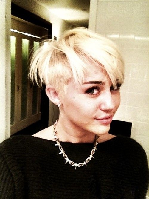 Miley Cyrus xứng danh nữ hoàng tàn phá tóc nhất năm 13