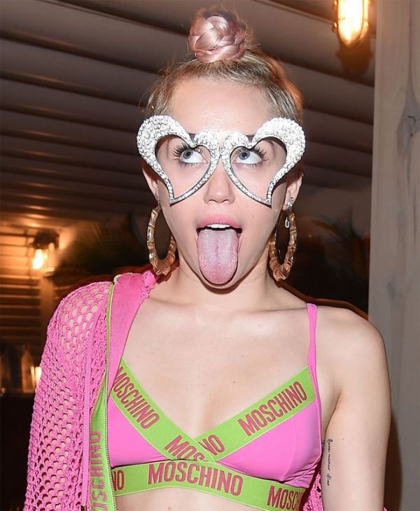 Miley Cyrus xứng danh nữ hoàng tàn phá tóc nhất năm