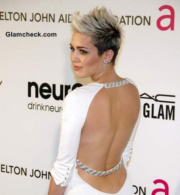 Miley Cyrus xứng danh nữ hoàng tàn phá tóc nhất năm 12