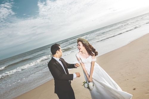 Ngắm ảnh cưới ngọt ngào của vợ chồng Huỳnh Đông