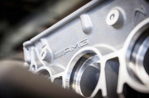 Mercedes thay động cơ mới thách thức Nissan GTR 6