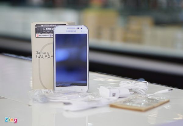 Mở hộp Samsung Galaxy Core Prime giá 3,2 triệu vừa bán ở VN