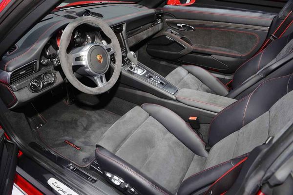 Porsche 911 Targa 4 GTS giá 7,85 tỉ đồng 12
