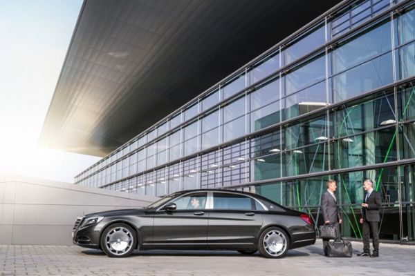 Mercedes-Maybach S600 giá từ hơn 190.000 USD