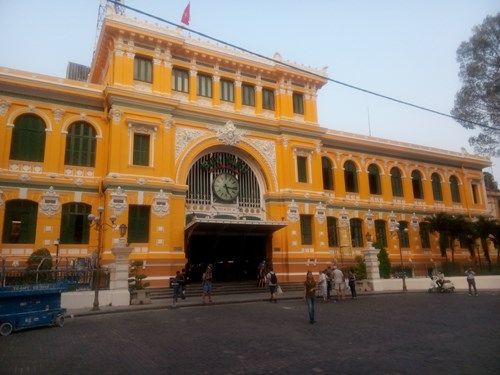 Sơn thử để tìm màu gốc cho tòa nhà bưu điện trung tâm Sài Gòn 3