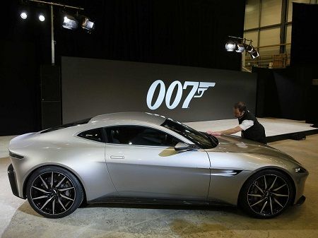 Những siêu xe khiến khán giả choáng ngợp của James Bond