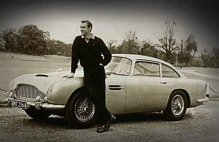 Những siêu xe khiến khán giả choáng ngợp của James Bond 2