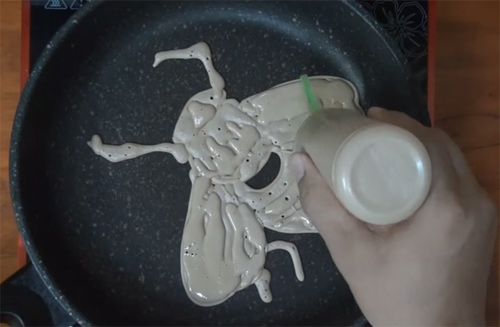 Tròn mắt với nghệ thuật vẽ bánh pancake trên chảo nóng 3