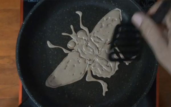 Tròn mắt với nghệ thuật vẽ bánh pancake trên chảo nóng 6