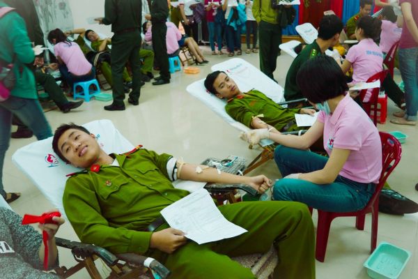 Hàng ngàn người tham gia hiến máu trong “Ngày chủ nhật đỏ” 2