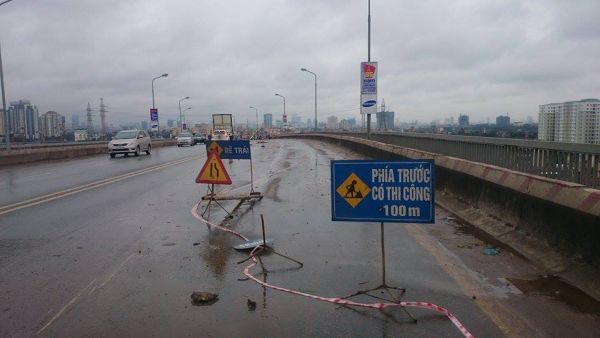 Hà Nội: Hàng trăm ô tô “chôn chân” trên cầu Thăng Long 17
