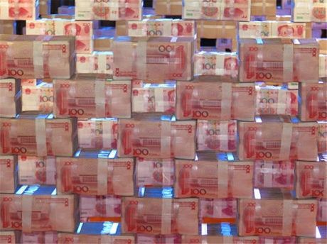 Trung Quốc: Xếp 16 triệu USD thành tường để thưởng Tết cho nhân viên