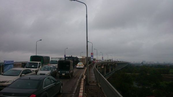 Hà Nội: Hàng trăm ô tô “chôn chân” trên cầu Thăng Long 6