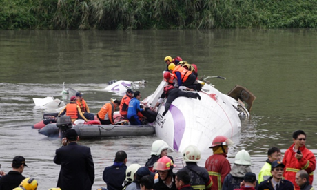Tai nạn máy bay tại Đài Loan: 19 người chết, 24 người mất tích