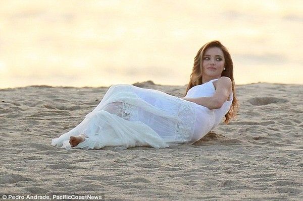 Miranda Kerr đẹp như thiên thần trên biển 6